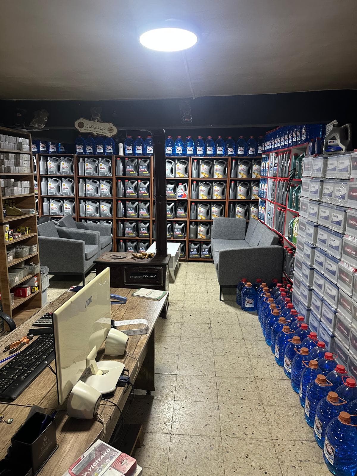 Yağ ve yedek parça reyonumuz