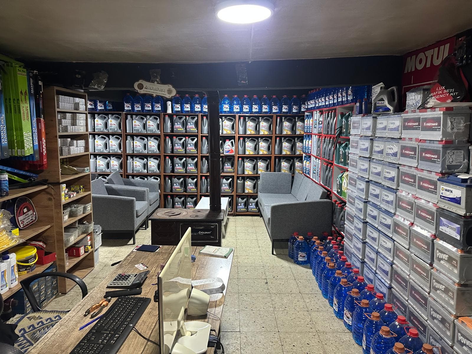 Yedek parça ve aksesuar deposu